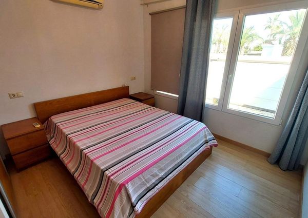 Villa con la piscina privada en Cabo Roig.