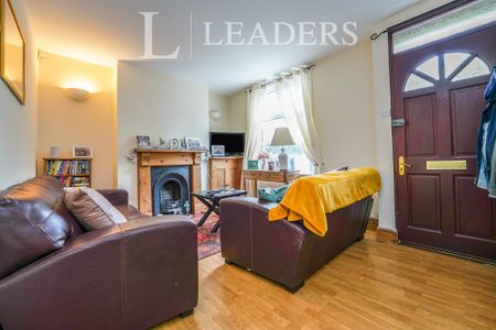 2 bedroom house to rent St. James Place, Cheltenham, GL50 - Photo 2