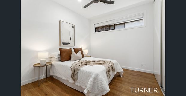 Contemporary Comfort and Exceptional Indoor-Outdoor Living - Photo 1