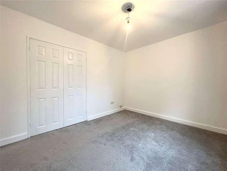 Waterloo Road, Wokingham, Berkshire, RG40 - Photo 3