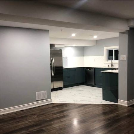 Bright& Modern 1 bedroom Walk-Out Basement Apartment - Photo 1