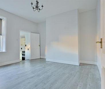 3 bedroom Flat to rent in Ripon Street, Gateshead - Photo 1