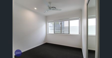 Modern 3-Bedroom Townhouse in Prime Location - Photo 5