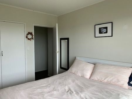 Charming 2BR Unit in Castor Bay - Photo 2