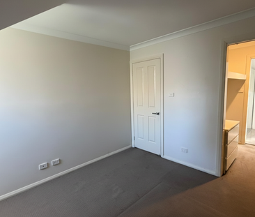 3-Bedroom Townhouse in St Marys - Photo 5