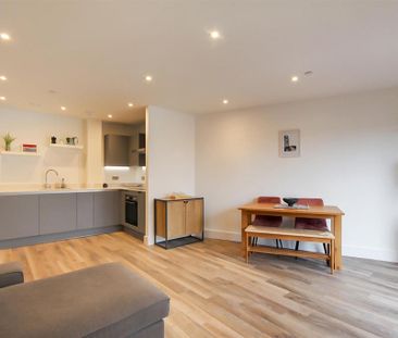 2 bedroom flat to rent - Photo 2