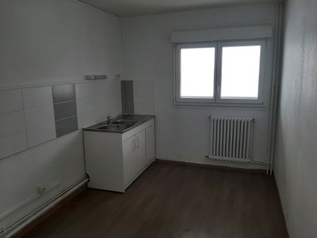 Location - Appartement T4 - 75 m² - Maîche - Photo 4