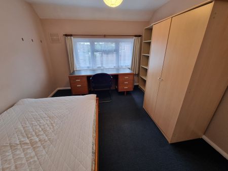 4 Bed Student Accommodation - Photo 3