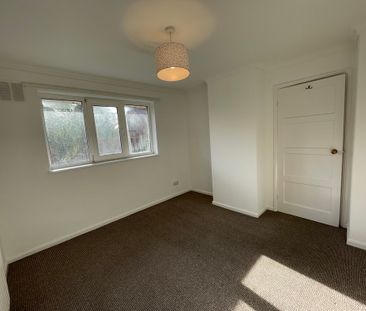 2 bedroom Mid Terraced House to let - Photo 4