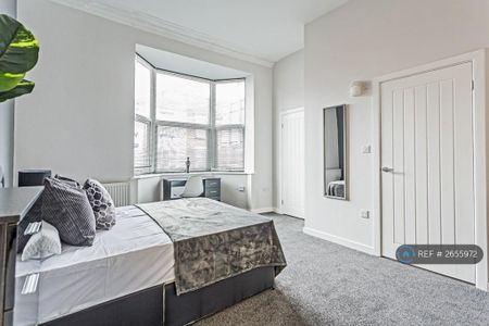 1 bedroom in a house share to rent - Photo 3