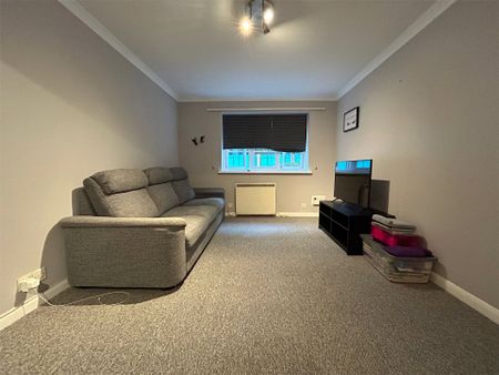 1 bedroom Flat in Aragon Court, Bracknell - Photo 4