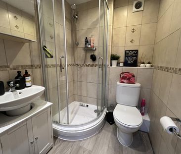Kirkstall Lane, Headingley, LS6 3EJ, Leeds - Photo 3