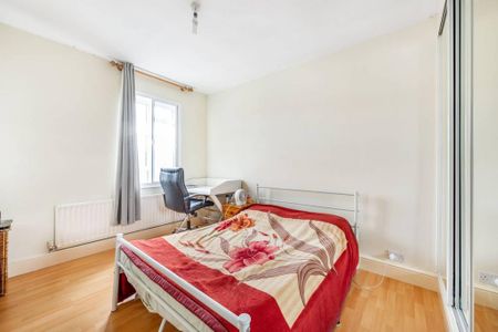 3 bedroom flat to rent - Photo 5