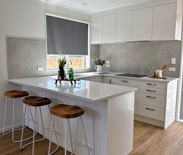 Charming new built 2BR Home in Chartwell! - Photo 2
