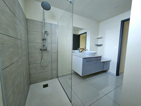 Location Maison 4 pièces 76m² PETIT BOURG 97170 - Photo 4