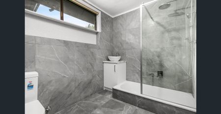 Updated low maintenance home - Photo 4