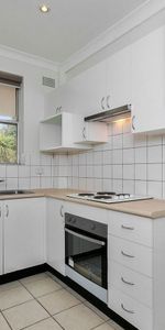 Stylish Two Bedroom in the Heart of Summer Hill - Photo 3