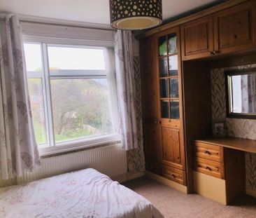 4 bedroom semi-detached house to rent - Photo 3