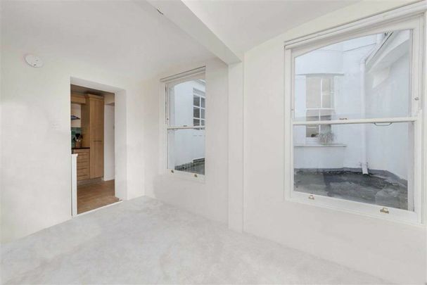 Gloucester Terrace, Hyde Park, W2 - Photo 1