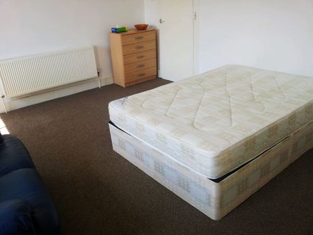 1 Bed Flat, Holloway Road, N19 - Photo 2