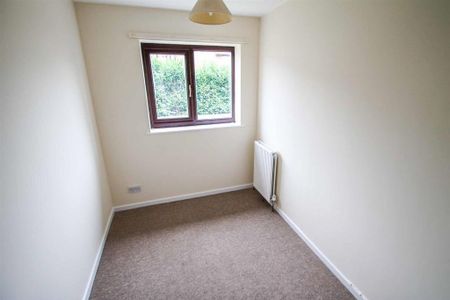 3 bedroom semi-detached house to rent - Photo 5