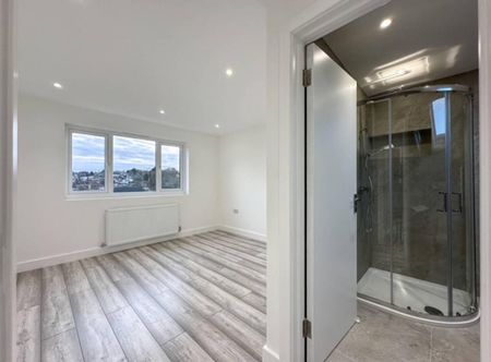 4 bedroom semi-detached house to rent - Photo 5