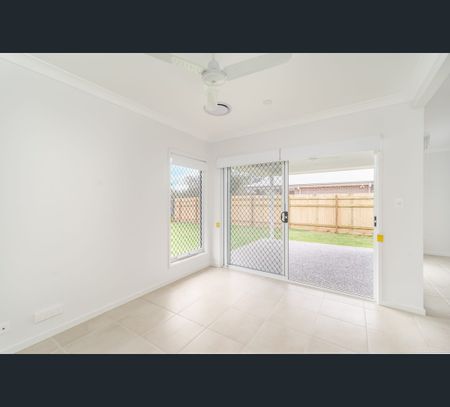 72 Loupos St, Pallara, Qld 4110 - Photo 4