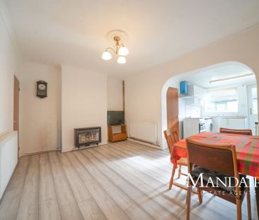 Queens Walk, Woodston, Peterborough - Photo 2