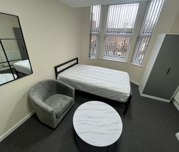 1 bedroom in a house share to rent - Photo 3