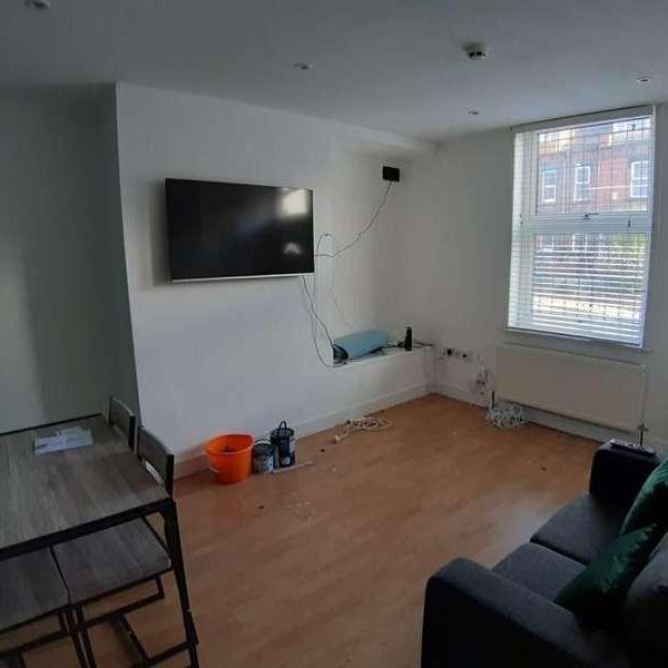 Martin Terrace, Leeds, LS4 - Photo 1
