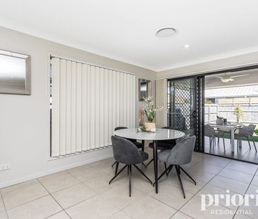 Spacious and modern lowset across from parkland - Photo 2
