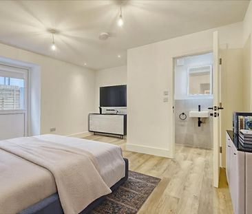 2 Bedroom Flat/Apartment - Photo 3