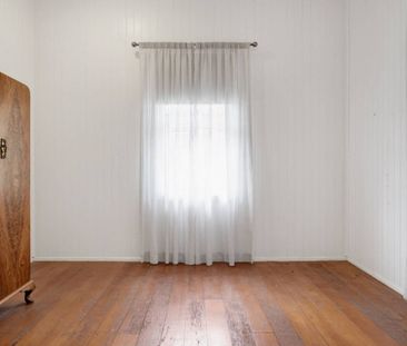 Charming Renovated Eastside Cottage - Photo 5