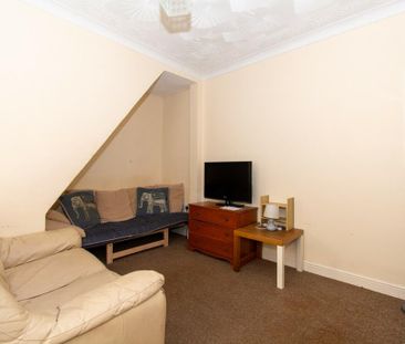4 bedroom semi-detached house to rent - Photo 1