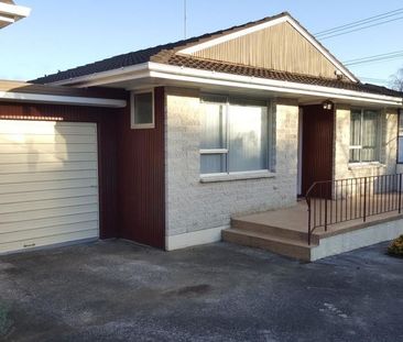 MT ALBERT - 2 bedroom unit with a garage - Photo 5