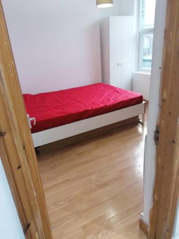 3 Bed Flat, Canning Town, E13 - Photo 2