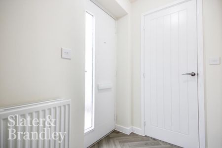 3 bedroom end of terrace house to rent - Photo 2