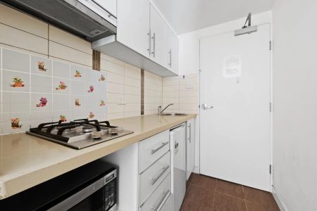 Furnished Studio That Offers The Ultimate City Living - Photo 2