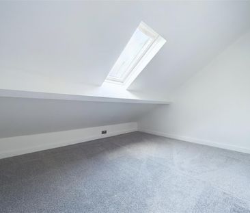 4 bedroom Semi-detached house to rent - Photo 6