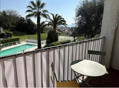 STUDIO refait à neuf de 26m² - Piscine - Tennis - Parking - Photo 2