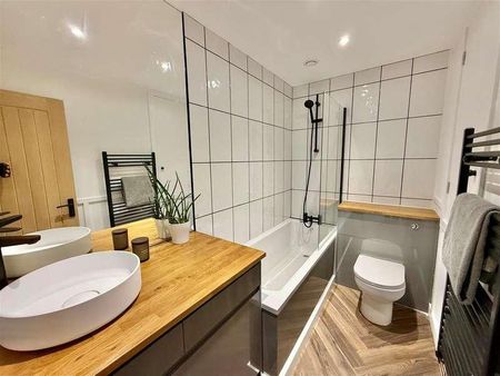 Totland Bay, Isle Of Wight, PO39 - Photo 5