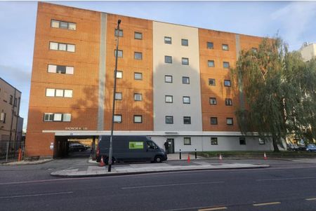 2 bedroom flat to rent - Photo 2