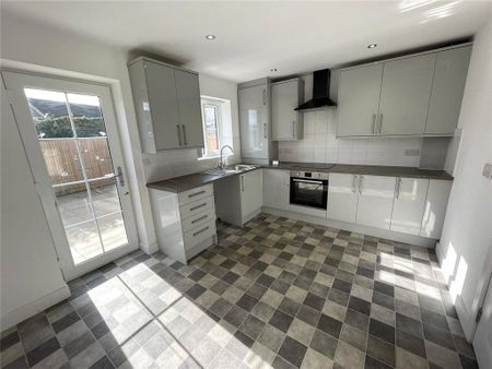 3 bedroom semi-detached house to rent - Photo 3