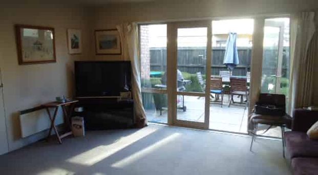Modern semi-furnished 3 bedroom townhouse! - Photo 1