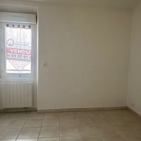 Location Appartement P2 rénové(e) Marseille 13ème - Photo 1