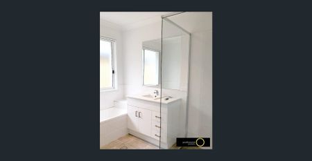 Coastal Living in Thorneside – Spacious Family Home Near the Water - Photo 5