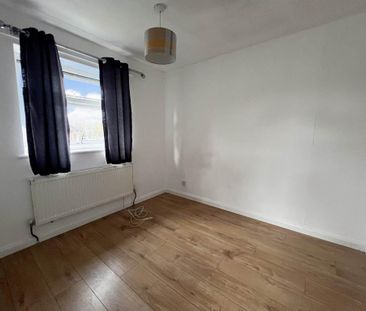 3 bedroom end of terrace house to rent - Photo 2