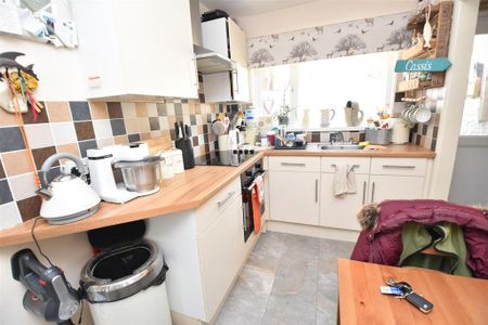 2 bedroom terraced house to rent - Photo 5