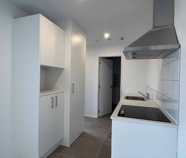 This near-new apartment is ready and waiting for new tenants now! - Photo 2