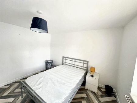 1 Bedroom House / Flat Share to let - Photo 3